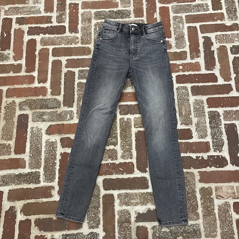 Zara Hi-Rise Sculpt Skinny Jean in light gray